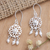 Aretes colgantes de perlas cultivadas - Aretes colgantes de plata esterlina con perlas cultivadas con el tema de los chakras