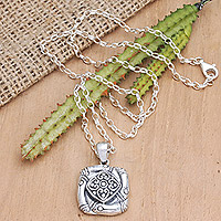 Collar colgante de plata de ley, 'Bamboo Beauty' - Collar colgante de plata de ley con motivos tradicionales