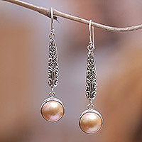 Pendientes colgantes de perlas cultivadas, 'Inocencia y prosperidad' - Pendientes colgantes de plata de ley balinesa con perlas doradas