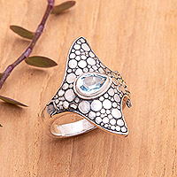 Blue topaz cocktail ring, 'Loyal Ray' - Ray-Themed Sterling Silver Cocktail Ring with a Blue Topaz