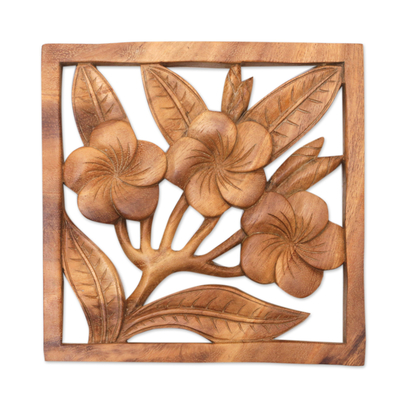 Wandpaneel aus Holz - Handgeschnitztes balinesisches Blumen-Wandpaneel aus Suar-Holz