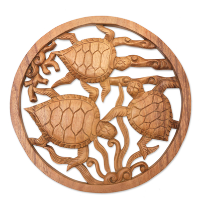 Wandtafel aus Holz, 'Weises Meer' - Suar Holz Schildkröte Wandpaneel in natürlichem Braunton