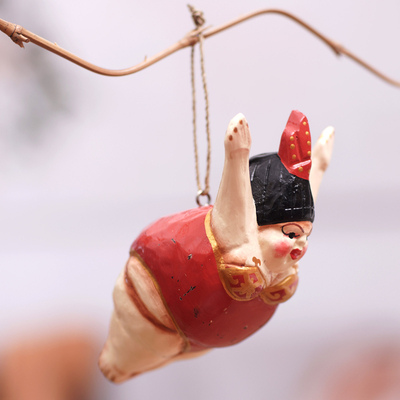 Holzornament - Handbemaltes Albesia-Holzornament einer fliegenden Frau