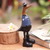 Holzskulptur „Officer Duck“ – Handgefertigte Holzskulptur einer Polizistenente