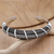 Brazalete con detalles en cuero - Brazalete tipo brazalete de plata esterlina con detalle de cuero en el frente