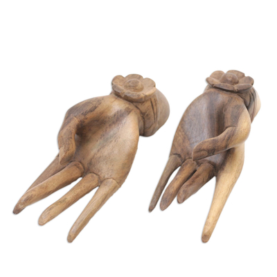 Escultura de madera, (juego de 2) - Juego de 2 esculturas de manos talladas en madera de hibisco floral