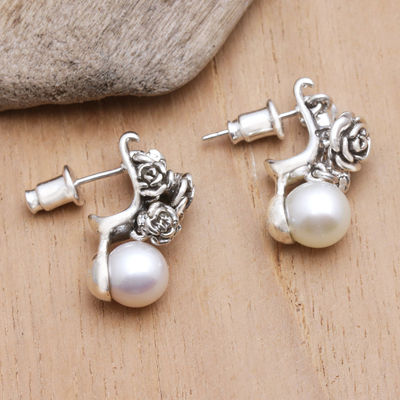 Aretes colgantes de perlas cultivadas - Arete colgante floral de plata esterlina con perlas cultivadas