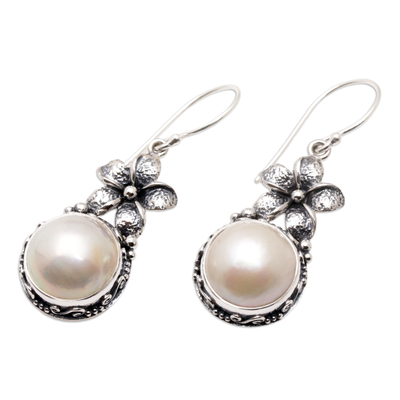 Ohrhänger aus Zuchtperlen - Frangipani-Ohrhänger aus Sterlingsilber mit weißen Perlen
