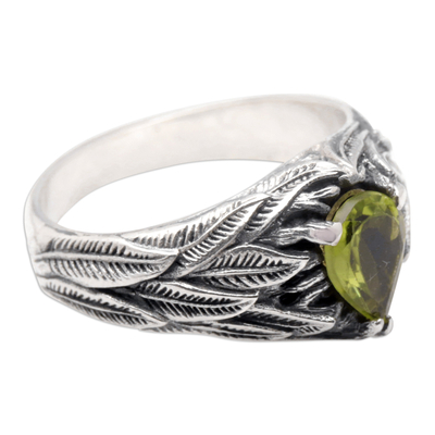 Peridot-Kuppelring - Gewölbter Ring aus Sterlingsilber mit einkarätigem Peridot-Stein