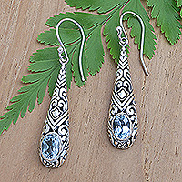 Pendientes colgantes de topacio azul - Aretes colgantes tradicionales con gemas de topacio azul de dos quilates