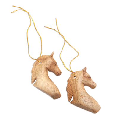 Adornos de madera, (par) - Par de adornos de caballo de madera Jempinis tallados a mano en Bali