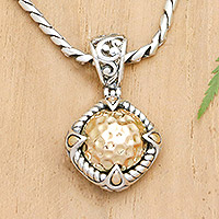 Collar con colgante con detalles en oro, 'Shimmering Ball' - Collar de plata esterlina con colgante de bola con detalles en oro