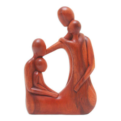 Escultura de madera, 'Familia del bosque' - Escultura familiar de madera de Suar tallada a mano de Bali