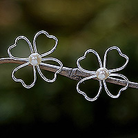 Pendientes de botón de perlas cultivadas, 'Precious Silhouettes' - Pendientes de botón florales de plata de ley con perlas cultivadas