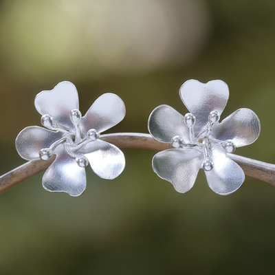 Pendientes de botón de plata de ley - Aretes de botón floral de plata esterlina con acabado mate