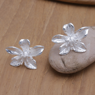 Pendientes de botón de plata de ley - Aretes de botón floral de plata esterlina hechos a mano en Bali