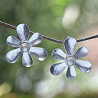 Pendientes colgantes de perlas cultivadas, 'Innocence Blooms' - Pendientes colgantes florales de plata de ley y perlas cultivadas