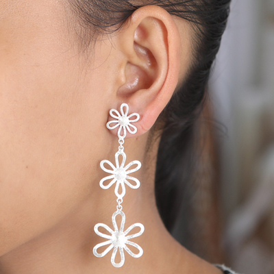 Ohrhänger aus Sterlingsilber - Ohrhänger aus Sterlingsilber mit floralen Details