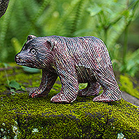 Escultura de madera, 'Gruñido valiente' - Escultura de un oso en madera de suar marrón tallada a mano
