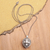 Halskette mit Zuchtperlen-Medaillon - Halskette mit floralem Medaillon aus Zuchtperlen und Sterlingsilber