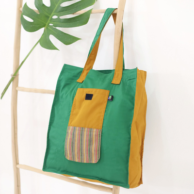 Faltbare Einkaufstasche aus Baumwolle - Grüne faltbare Baumwoll-Einkaufstasche mit javanischem Lurik-Muster