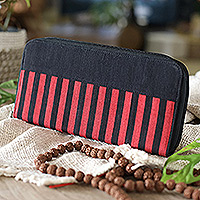Baumwoll-Geldbörse, „Crimson Trips“ – handgefertigte schwarz-rot gestreifte Baumwoll-Geldbörse aus Java