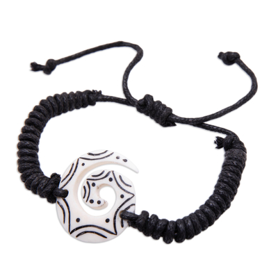 Men's cotton macrame pendant bracelet, 'Everlasting Trust' - Spiral-Shaped Men's Cotton Macrame Pendant Bracelet