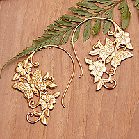 Pendientes colgantes chapados en oro, 'Butterfly Heaven' - Pendientes colgantes chapados en oro de 18k con temática floral y de mariposa