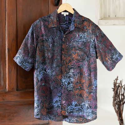 Herrenhemd aus Batik-Rayon - Handgefertigtes Rayon-Hemd für Herren mit burgunderfarbenem Batikmuster