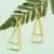 Vergoldete Ohrhänger - dreieckige Ohrhänger aus 18 Karat vergoldetem Messing aus Bali