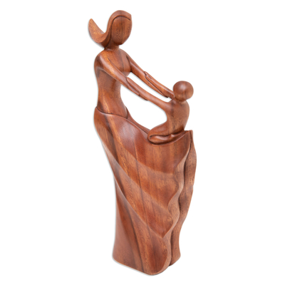 Holzskulptur - Halbabstrakte braune Suar-Holzskulptur von Mutter und Kind