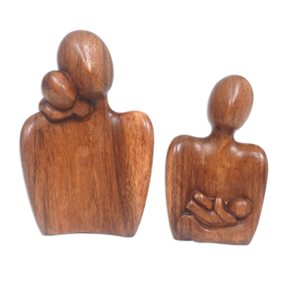 Escultura de madera - Escultura de una familia en madera de suar tallada a mano