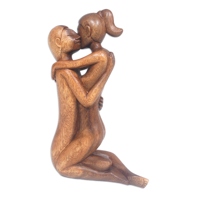 Escultura de madera - Escultura de una pareja en madera de suar tallada a mano pulida