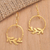 Vergoldete Ohrhänger – Gehämmerte, 18 Karat vergoldete Blattohrringe aus Bali