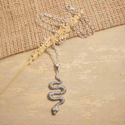 Halskette mit Anhänger aus Sterlingsilber - Halskette aus poliertem Sterlingsilber mit Königskobra-Anhänger