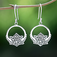 Pendientes colgantes de plata de ley - Aretes colgantes de plata esterlina con tema de loto hechos en Bali