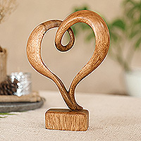 Escultura en madera, 'Regalo de San Valentín' - Escultura abstracta en madera de Suar tallada a mano en forma de corazón