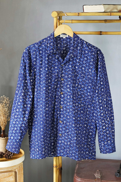 Men's batik cotton shirt, 'Denpasar Gentleman in Blue' - Handcrafted Men's Batik Cotton Collared Shirt in Blue Hues