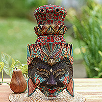 Holzmaske, „Powerful Rama“ – handgefertigte Rama-Maske aus Batik-Pule-Holz mit Vogeldetail