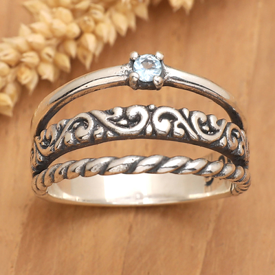 anillo de topacio azul con una sola piedra - Anillo tradicional de una sola piedra con joya de topacio azul facetado