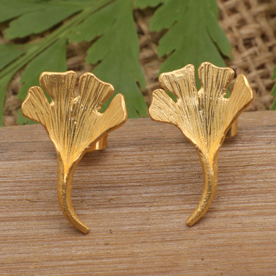 Vergoldete Ohrhänger - 18-karätig vergoldete Ohrhänger mit Calla-Lilien-Details