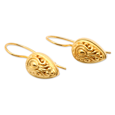 Vergoldete Ohrhänger – Traditionelle 18-karätig vergoldete Ohrhänger, hergestellt auf Bali