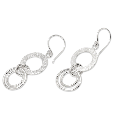 Pendientes colgantes de plata de ley - Aretes colgantes modernos de plata con anillos entrelazados