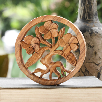 Panel en relieve de madera - Panel en relieve de madera de suar con temática de frangipani tallado a mano
