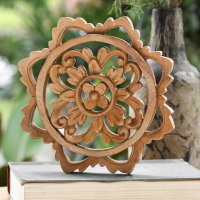 Panel en relieve de madera - Panel de relieve de madera de suar floral tradicional tallado a mano