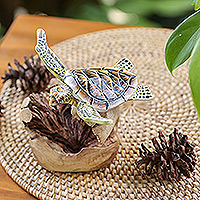 Escultura de madera, 'Tortuga en el mar' - Escultura de madera de tortuga marina con base en forma de seta