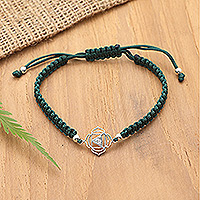 Sterling silver macrame pendant bracelet, 'Green Muladhara' - Sterling Silver Muladhara Macrame Pendant Bracelet