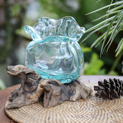 Vase aus mundgeblasenem Glas und Holz - Vase aus mundgeblasenem Glas und Gamal-Holz, hergestellt in Bali