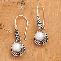 Pendientes colgantes de perlas cultivadas, 'Frangipani Majesty' - Pendientes colgantes de plata de ley Frangipani con perlas grises