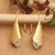 Pendientes colgantes de perlas cultivadas bañadas en oro - Aretes colgantes blancos chapados en oro de 18 k con perlas cultivadas